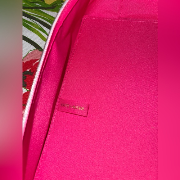 NEW Estée Lauder makeup case, NEW WITH PLASTIC COVER OVER ZIPPER TAGS - Picture 5 of 8